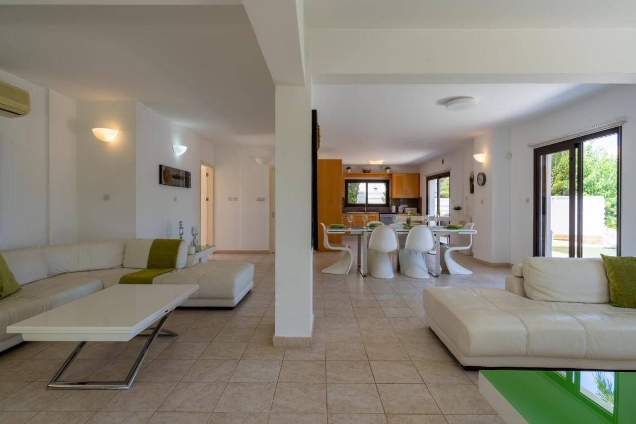 Lime 3-Bedroom Villa In Protaras Esterno foto