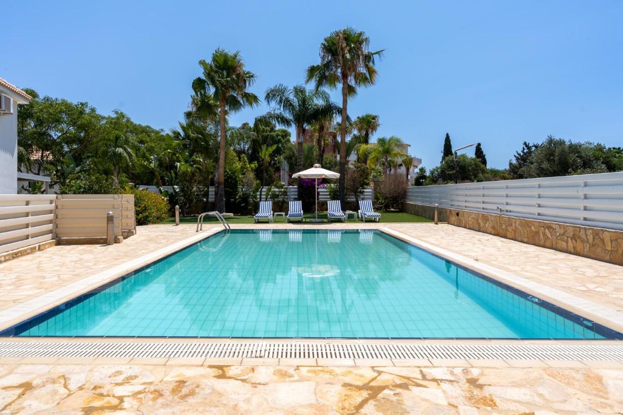 Lime 3-Bedroom Villa In Protaras Esterno foto
